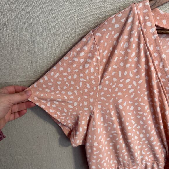 Torrid Babydoll Top Size 3 Plus Peach Pink White Abstract Polka Dot Short Sleeve - Picture 3 of 12